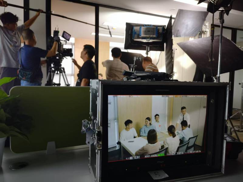 朗县TVC拍摄公司：科技产品视觉化大师，诠释未来感与功能美学