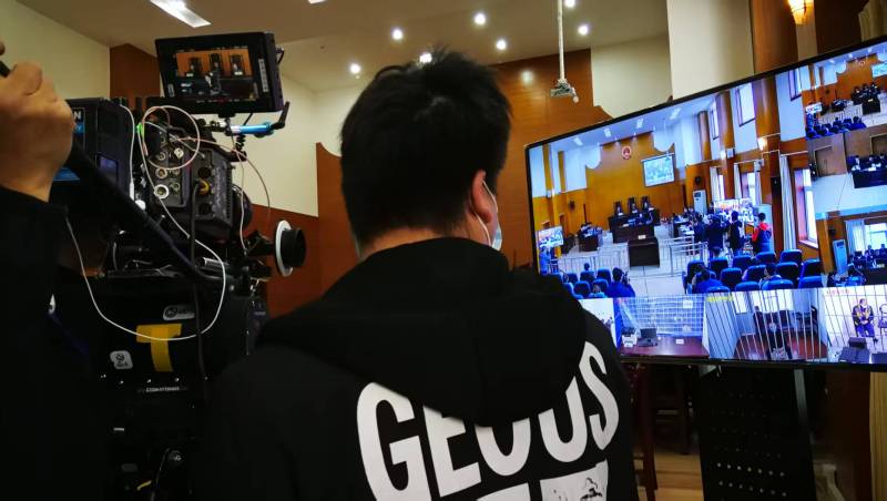AI生成VS人工创意——朗县广告片拍摄公司的技术浪漫主义实践